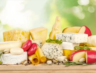 Γιατί δεν πρέπει να τυλίγουμε τα τυριά με μεμβράνη τροφίμων;